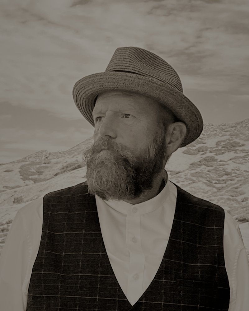Dave Thomas, bass and lead vocals.